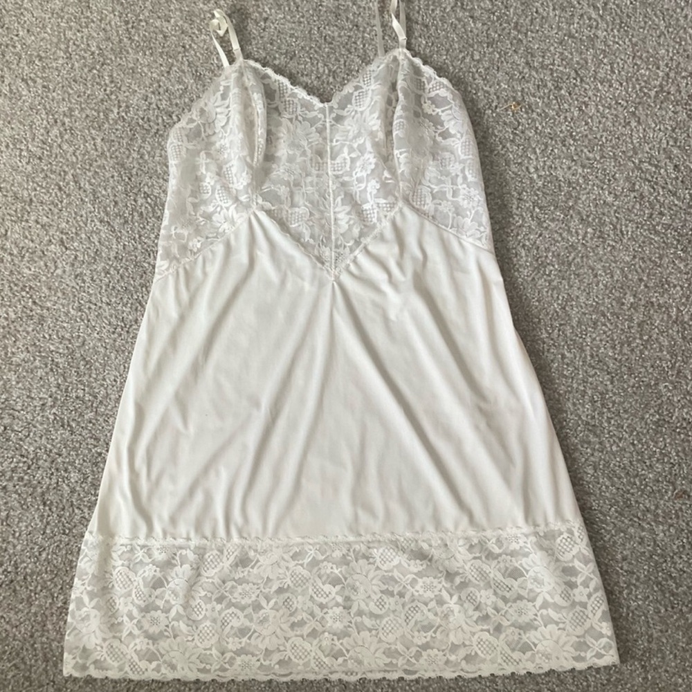 Vanity Fair Vintage 1960’s Era Embroidered Full Dress Slip Off White Siz… - Picture 3 of 10